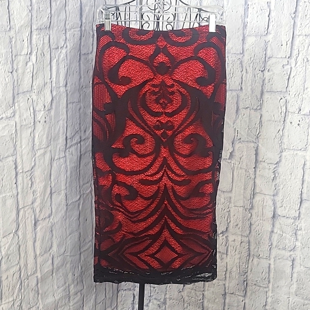 BISOU BISOU Red and Black Lacey Long Skirt Medium